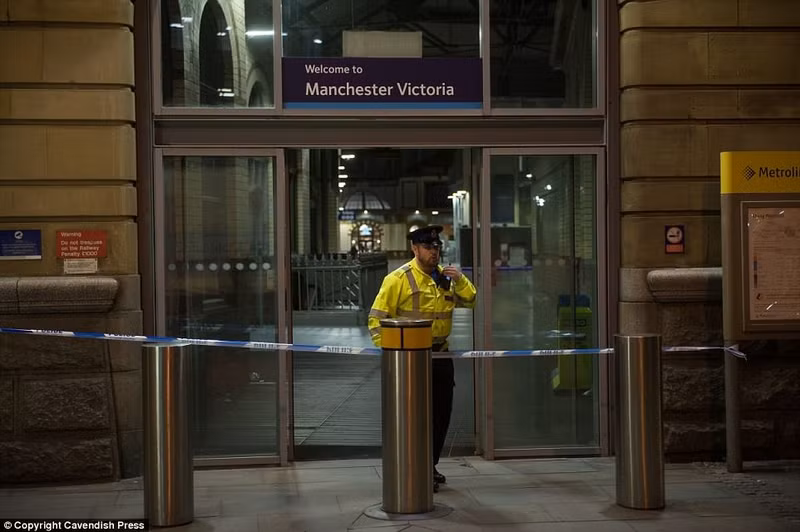 hien truong vu no tai nha thi dau o anh khien gan 70 nguoi thuong vong