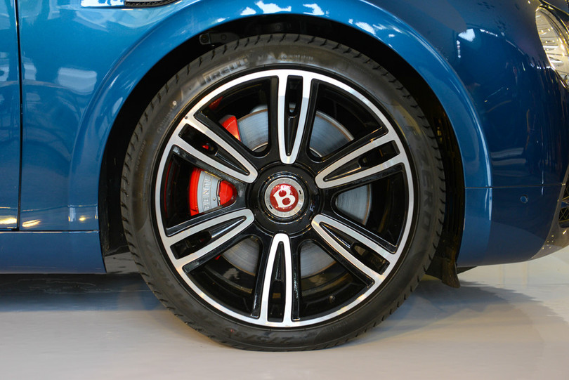 Chi tiết Bentley Flying Spur V8 S giá hơn 16,8 tỷ đầu tiên tại VN