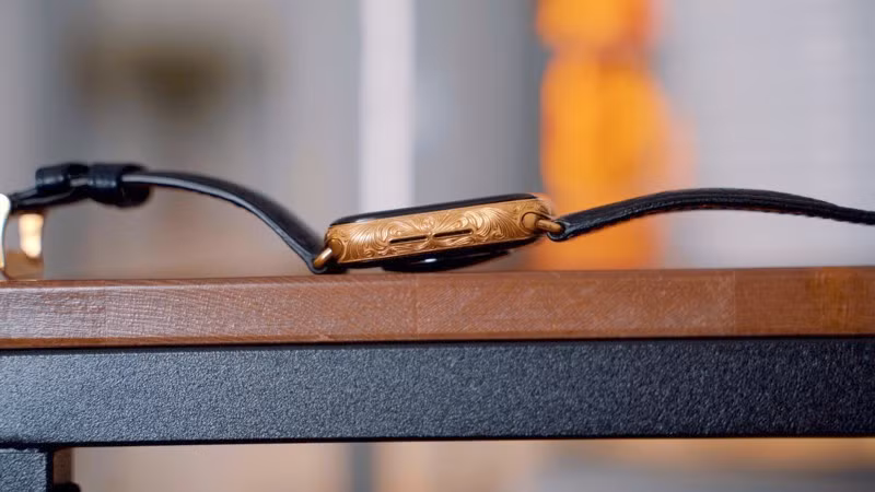 Mãn nhãn chiếc Apple Watch Series 4 phiên bản mạ vàng trị giá tới 2.200 USD