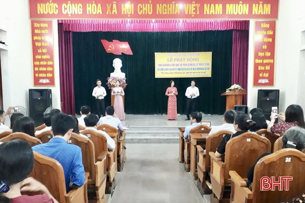 TX Hồng Lĩnh biểu dương 12 gia đình sinh hai con một bề là gái