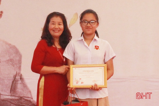 Tri ân thầy cô giáo và trao giải cuộc thi “iSchool Ha Tinh in my heart”