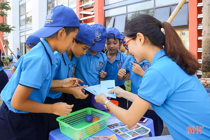 “Khoảng cách đến trái tim” của giáo viên, học sinh Trường Albert Einstein