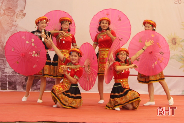 Tri ân thầy cô giáo và trao giải cuộc thi “iSchool Ha Tinh in my heart”