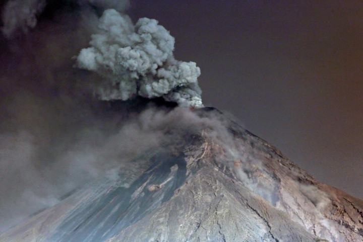 ảnh: kinh hoàng cảnh núi lửa ở guatemala phun trào đỏ rực hình 7 Kinh hoàng cảnh núi lửa ở Guatemala phun trào đỏ rực