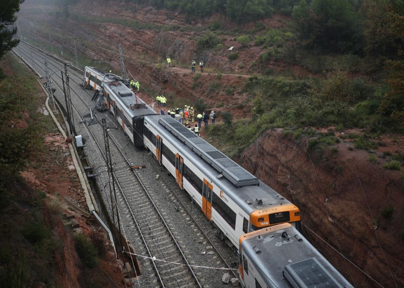 Tàu hỏa trật đường ray ở Tây Ban Nha, 45 người thương vong