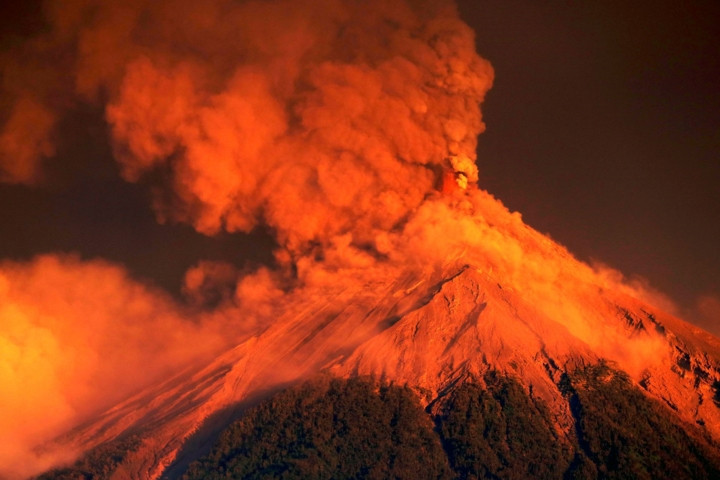 ảnh: kinh hoàng cảnh núi lửa ở guatemala phun trào đỏ rực hình 1 Kinh hoàng cảnh núi lửa ở Guatemala phun trào đỏ rực