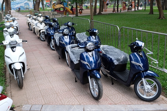 Ô tô cỡ nhỏ VinFast Fadil lần đầu xuất hiện ngoài đời thực