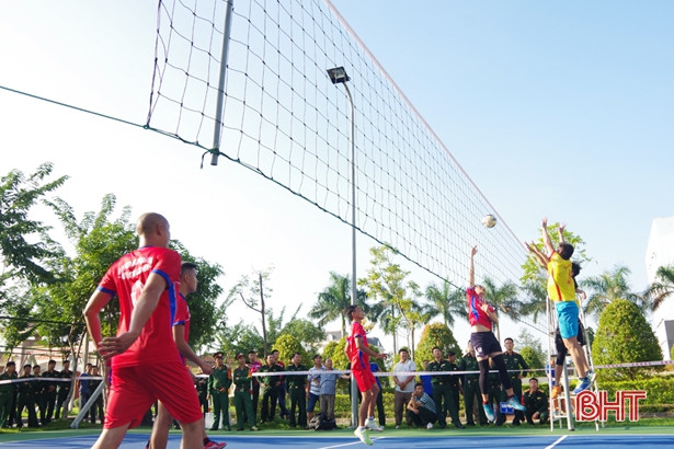 Khởi tranh giải thể thao mừng Đại hội Thi đua quyết thắng LLVT Hà Tĩnh