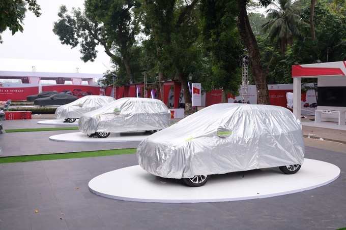 Ô tô cỡ nhỏ VinFast Fadil lần đầu xuất hiện ngoài đời thực