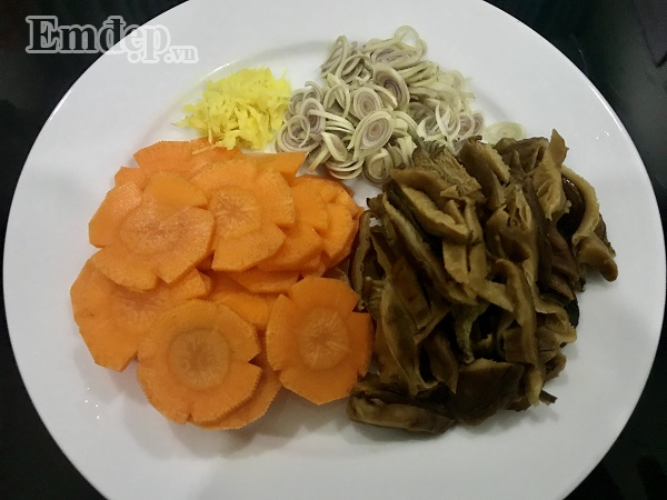 Thịt gà xào nấm hương lạ miệng, thơm ngon không tưởng