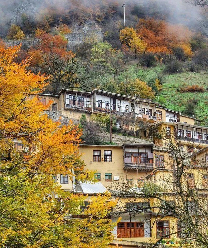 Kỳ lạ ngôi làng không mái ngói