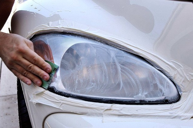 Đèn pha ô tô bị mờ và cách khắc phục
