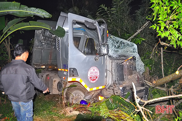Tai nạn liên hoàn, 2 người bị thương nặng