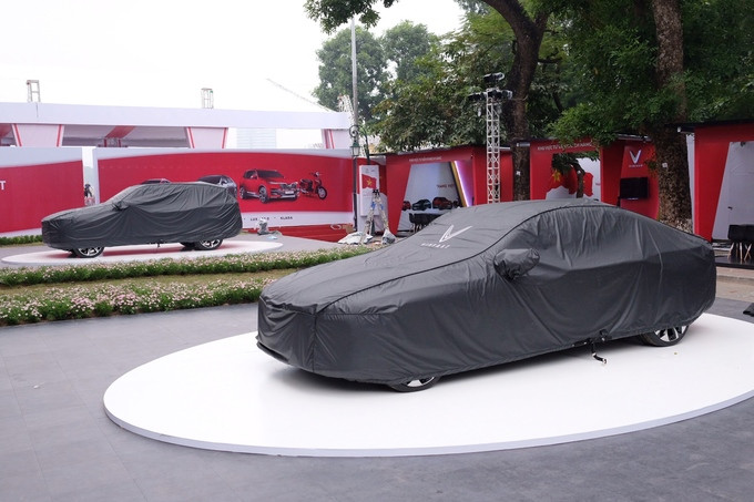 Ô tô cỡ nhỏ VinFast Fadil lần đầu xuất hiện ngoài đời thực