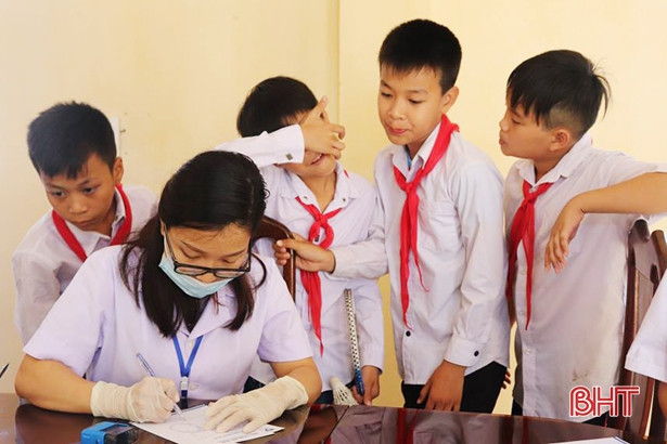 Khám miễn phí bệnh về răng cho 300 học sinh