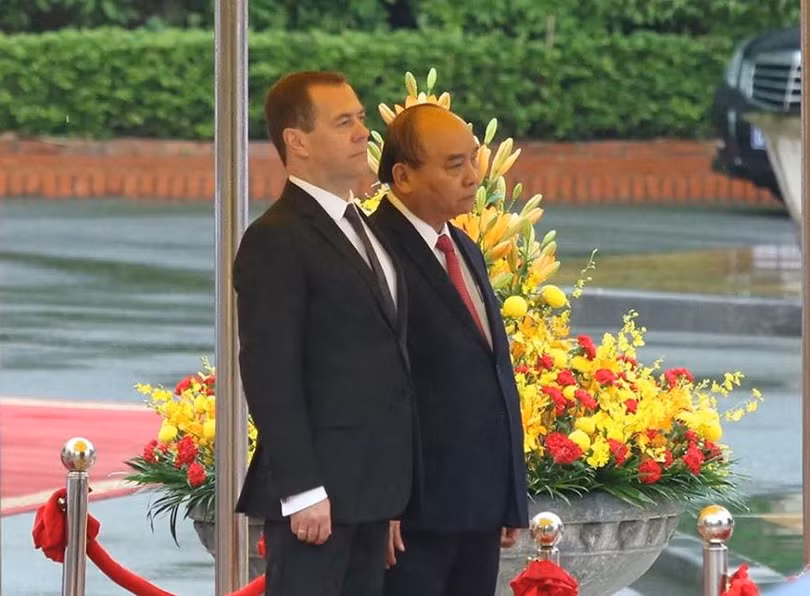 Hình ảnh lễ đón Thủ tướng Nga Dmitry Medvedev thăm Việt Nam