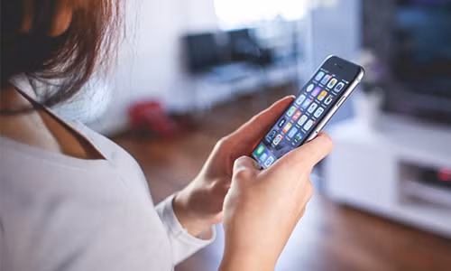 Nóng máy, pin nhanh hết, tốn dữ liệu 3G... là dấu hiệu cho thấy smartphone có thể bị nghe lén. Dấu hiệu cho thấy smartphone của bạn bị theo dõi