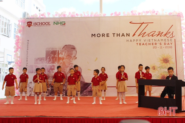 Tri ân thầy cô giáo và trao giải cuộc thi “iSchool Ha Tinh in my heart”