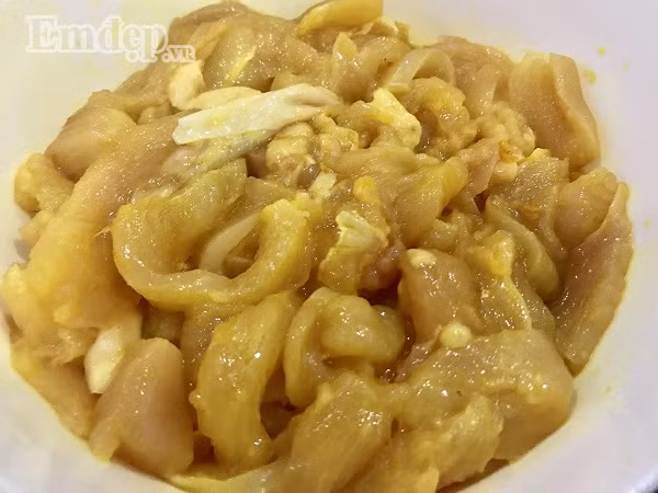 Thịt gà xào nấm hương lạ miệng, thơm ngon không tưởng