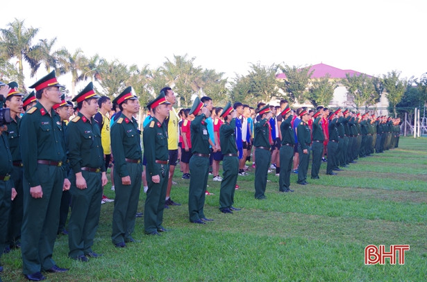 Khởi tranh giải thể thao mừng Đại hội Thi đua quyết thắng LLVT Hà Tĩnh