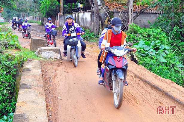 Dũng cảm cứu 2 cha con thoát chết trong gang tấc