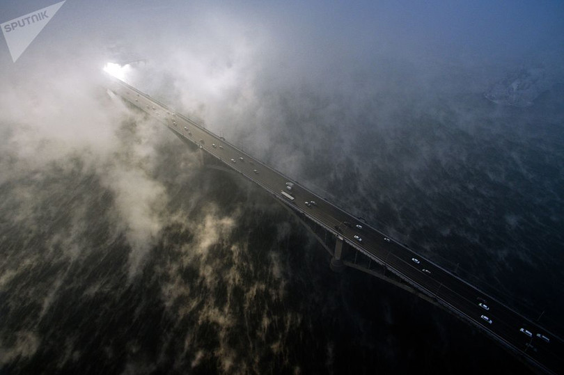 Lạnh âm độ, người dân Siberia vẫn kéo nhau đi bơi