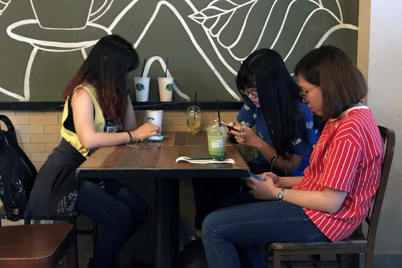 Mạng xã hội và nỗi lo về một thế hệ "cúi đầu" vì smartphone ảnh 11 Mạng xã hội và nỗi lo về một thế hệ “cúi đầu” vì smartphone