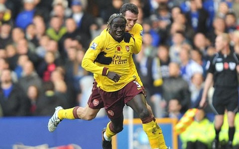 Để rồi Sagna cụ thể hóa bằng bàn mở tỷ số. Để rồi Sagna cụ thể hóa bằng bàn mở tỷ số.