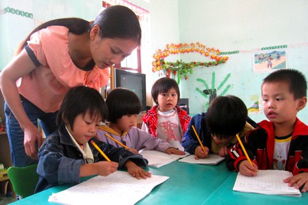 Giờ học sau lũ của các cháu trường Mâm non Ân Phú