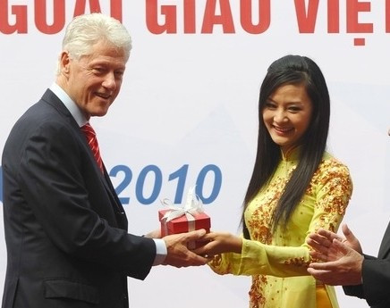 Cựu TT Clinton quay trở lại Việt Nam trong chuyến đi nhiều ý nghĩa