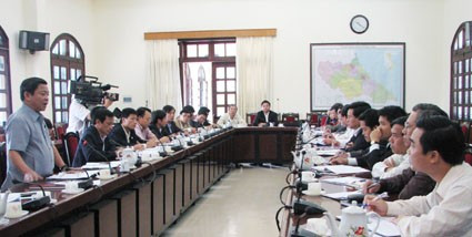 Chủ tịch UBND tỉnh Võ Kim Cự kết luận cuộc họp