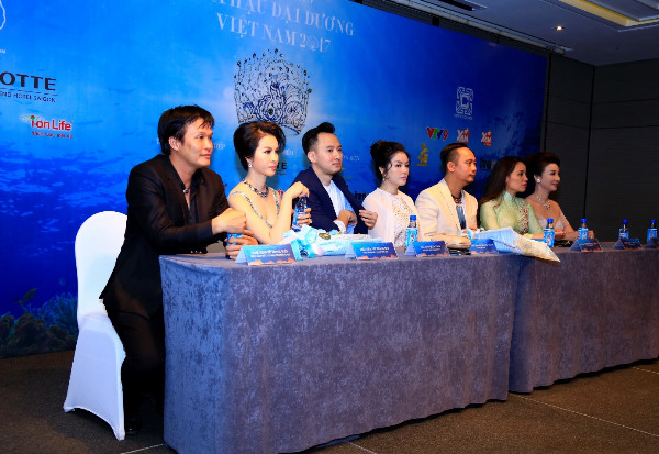 my nhan viet dep tinh te voi trang suc ngoc trai