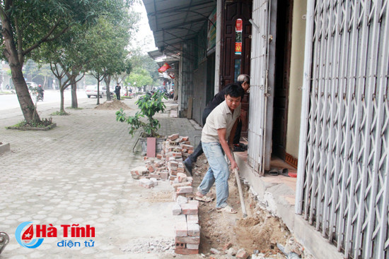 nguoi dan thach quy tu pha do cac cong trinh lan chiem via he