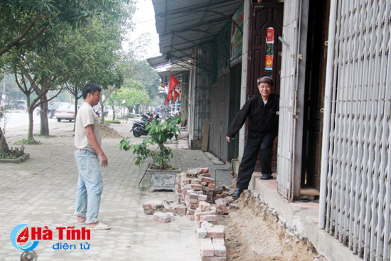 nguoi dan thach quy tu pha do cac cong trinh lan chiem via he