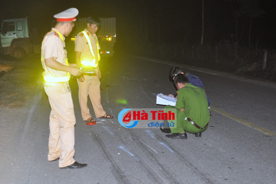 va cham xe dau keo nguoi di xe may chet tham