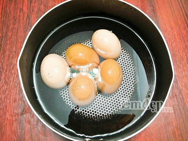 la mieng voi mon trung ngam nuoc tuong rat thom ngon