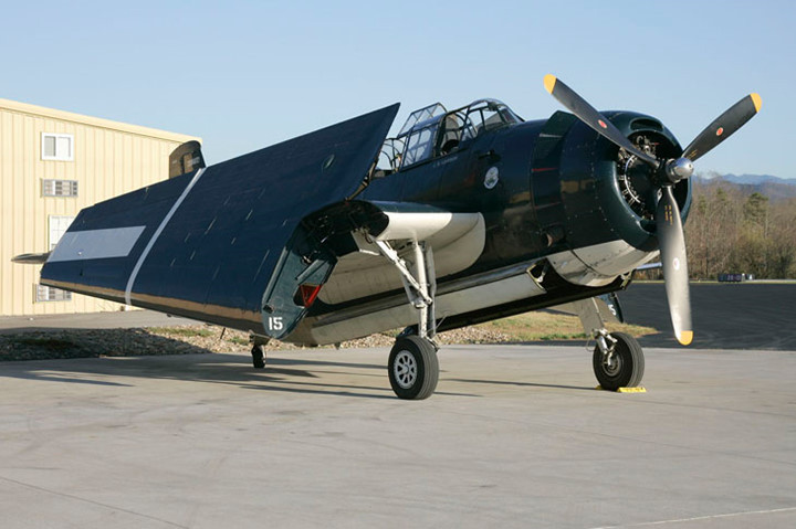 suc manh dang so cua may bay cuong kich avenger