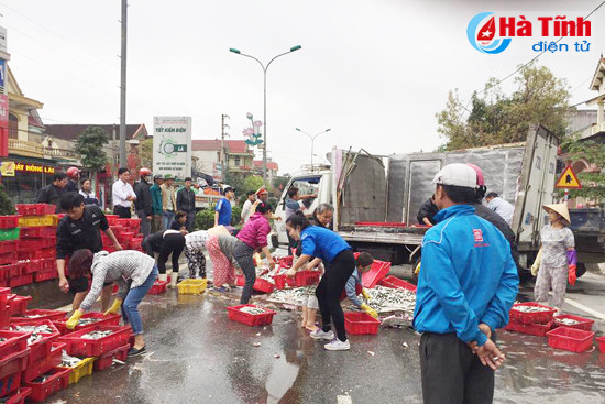 2 tan ca do tung toe giua duong sau tai nan tren quoc lo 1a