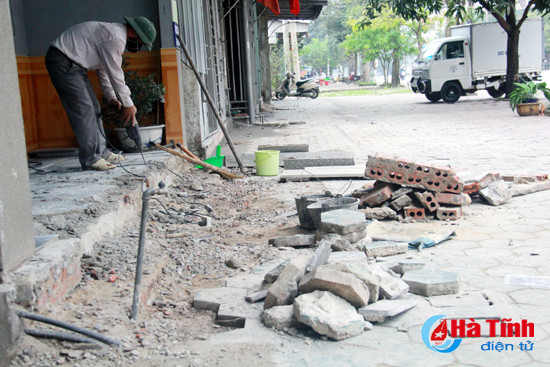 nguoi dan thach quy tu pha do cac cong trinh lan chiem via he
