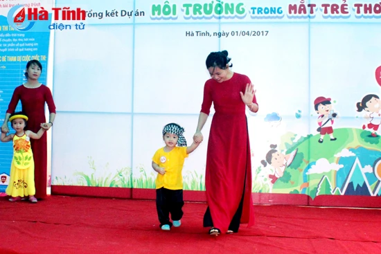 tre thich thu voi hoi thi que huong em dep nhat