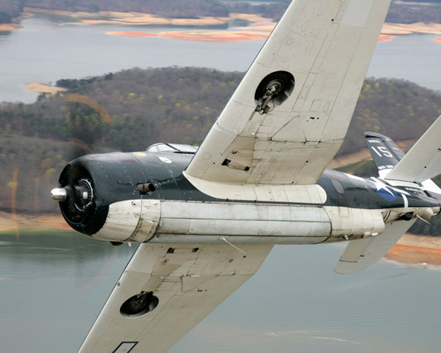 suc manh dang so cua may bay cuong kich avenger