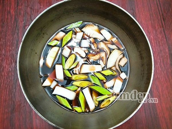 la mieng voi mon trung ngam nuoc tuong rat thom ngon