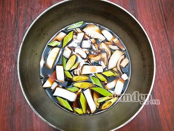 la mieng voi mon trung ngam nuoc tuong rat thom ngon