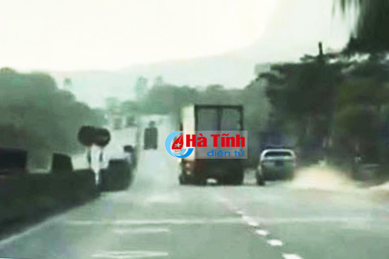 tai xe xe tai danh vong ep xe canh sat giao thong