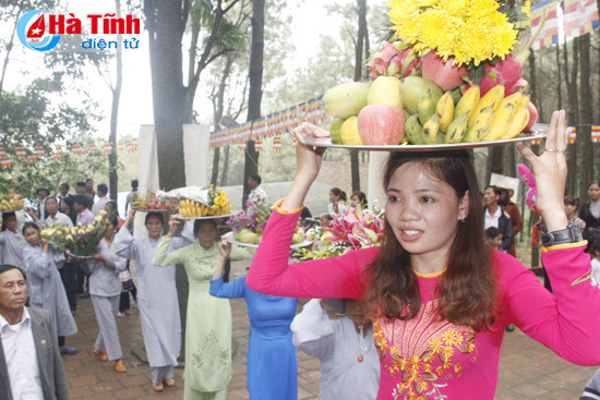 nao nuc le hoi chua chan tien