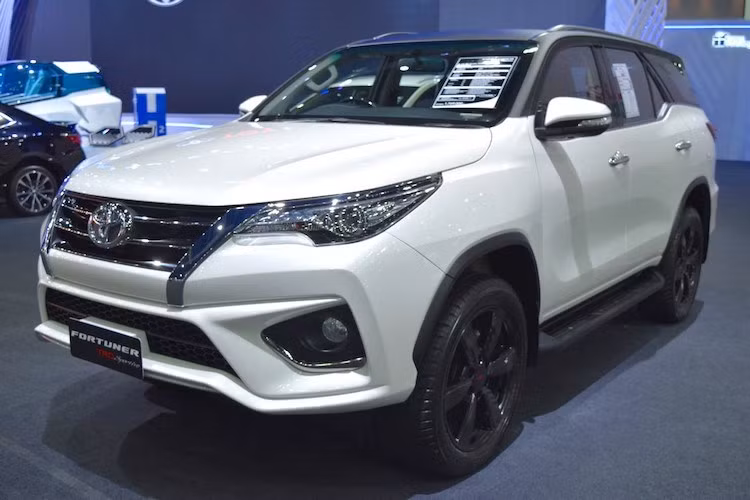 soi toyota fortuner ban the thao gia tu 1 08 ty dong