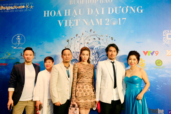 my nhan viet dep tinh te voi trang suc ngoc trai