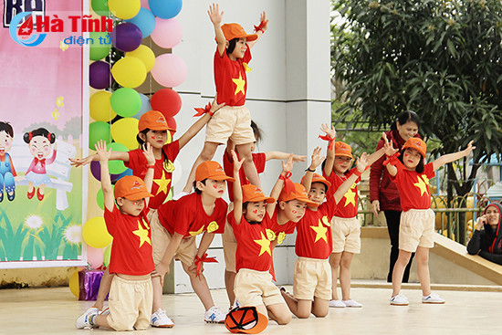 be cuoi tit mat voi ngay hoi the duc the thao