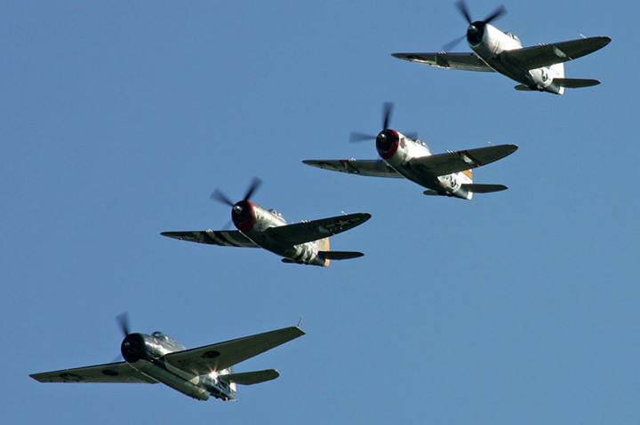 suc manh dang so cua may bay cuong kich avenger