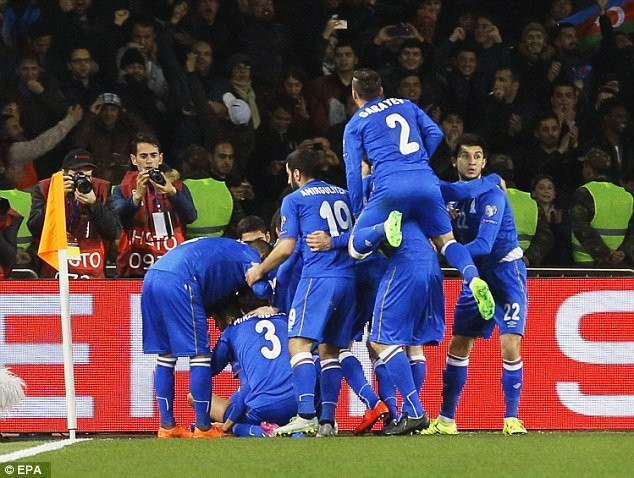 thang 4 sao duc cham 1 tay vao ve du world cup 2018